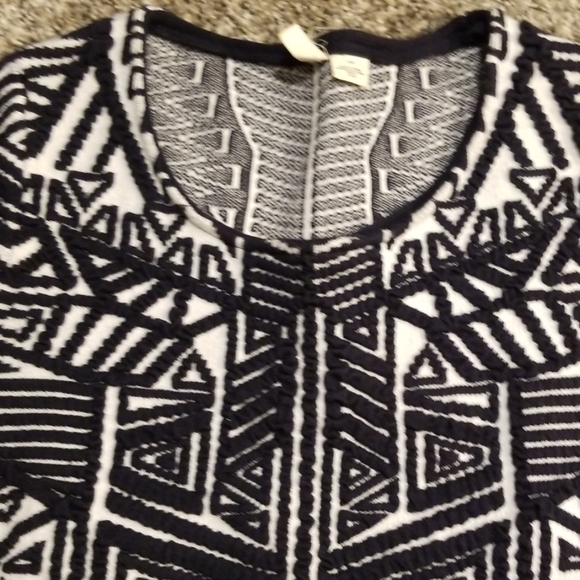 Structured cap sleeve top - Picture 2 of 4